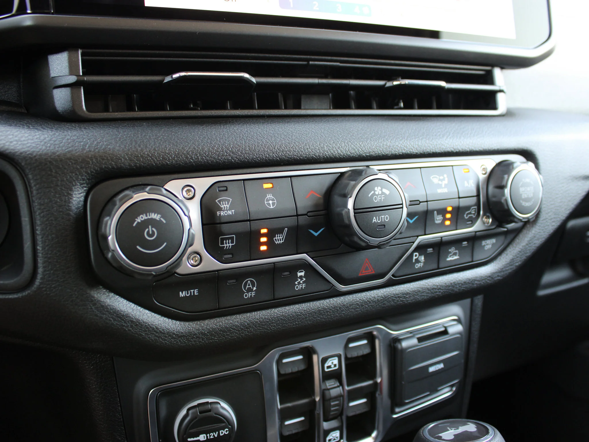 Used 2025 White Jeep Sport S* 4 Door 4x4, Remote Start, Heated Seats/Wheel image 19