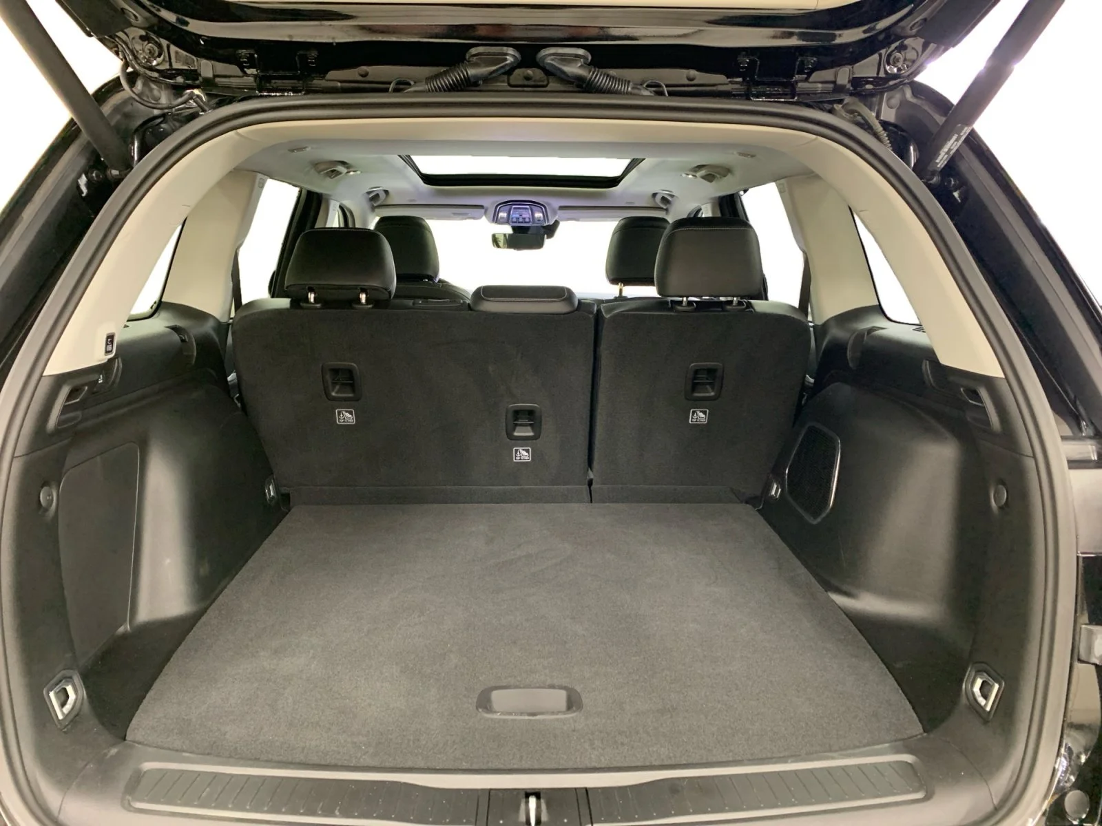New 2023 Diamond Black Crystal Pearl Jeep  image 19