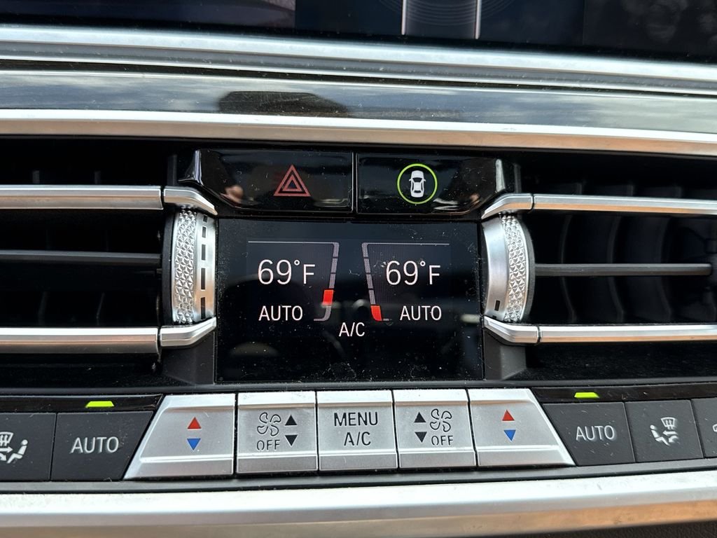 Used 2021 Gray BMW xDrive40i image 17
