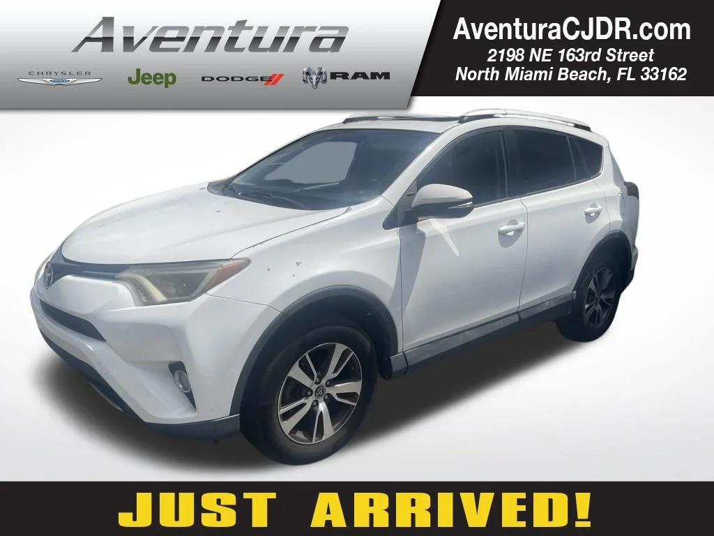 Used 2016 White Toyota XLE image 1