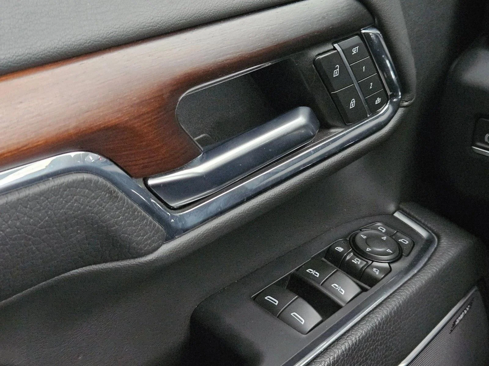 Used 2024 Sterling Metallic GMC Denali image 18