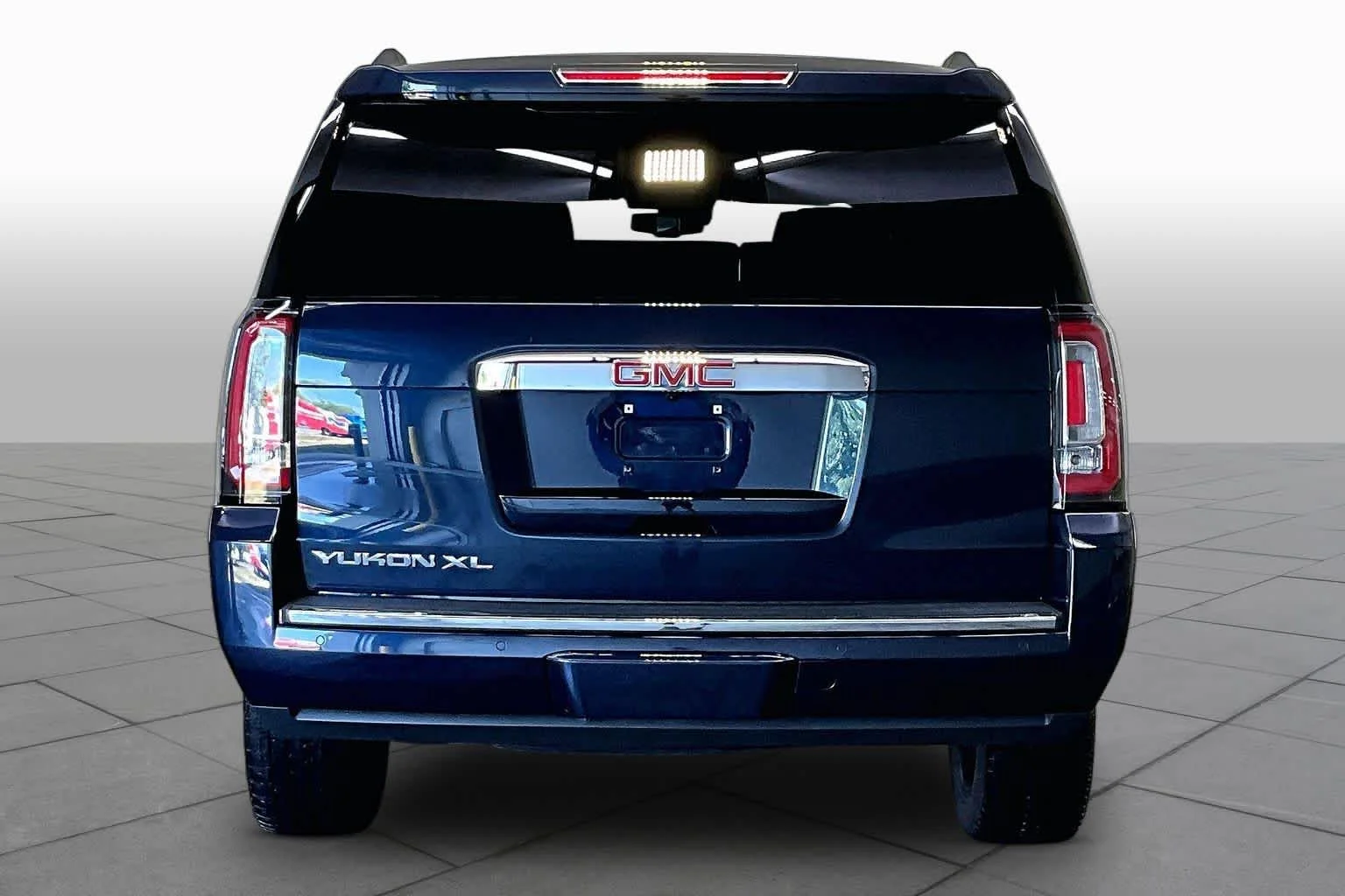 Used 2020 Dark Sapphire Blue Metallic GMC Denali image 5