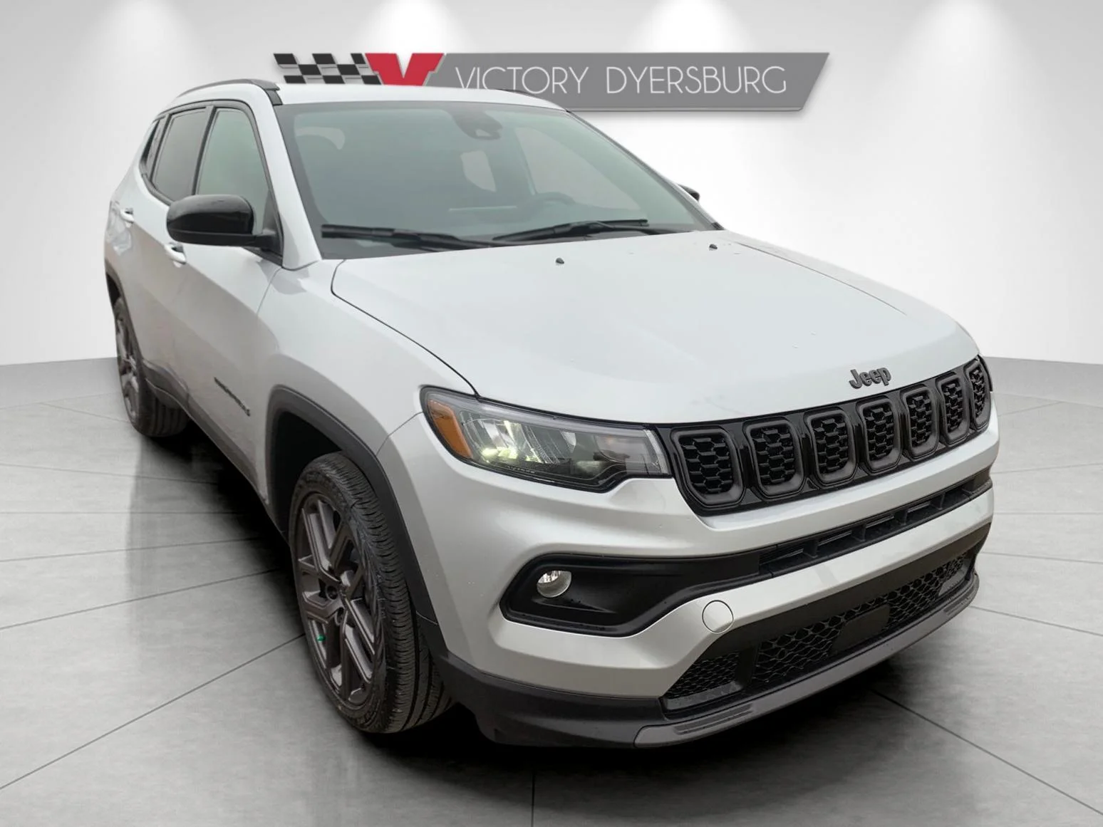 New 2026 Silver Zynith Metallic Clear-Coat Exterior Paint Jeep Latitude image 2