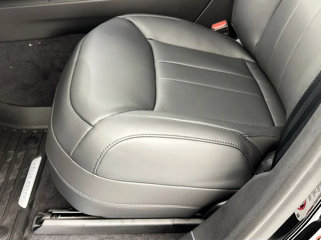 New 2026 Santorini Black Land Rover SE image 20