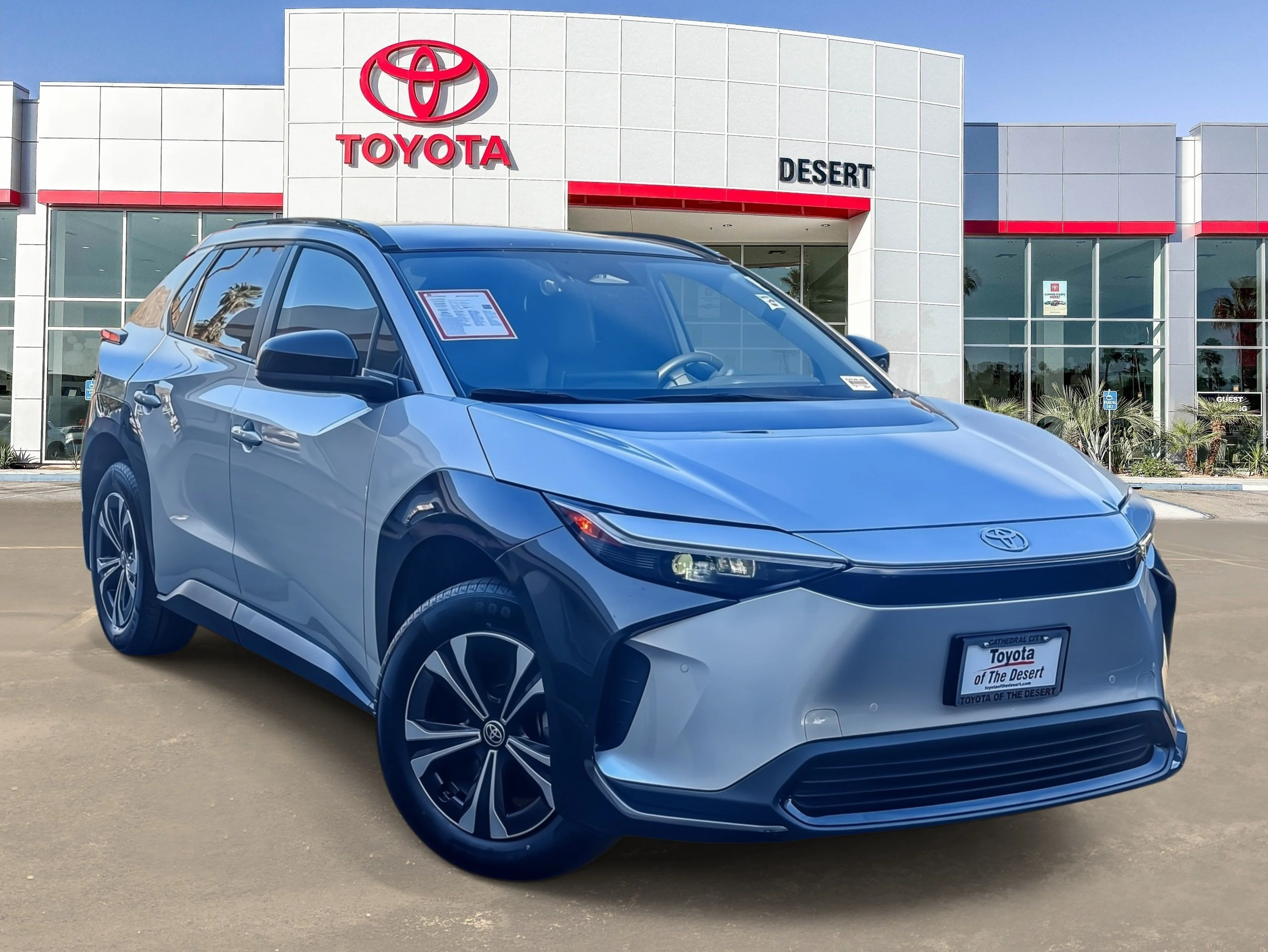 Certified Used 2025 Elemental Silver Metallic Toyota XLE image 1