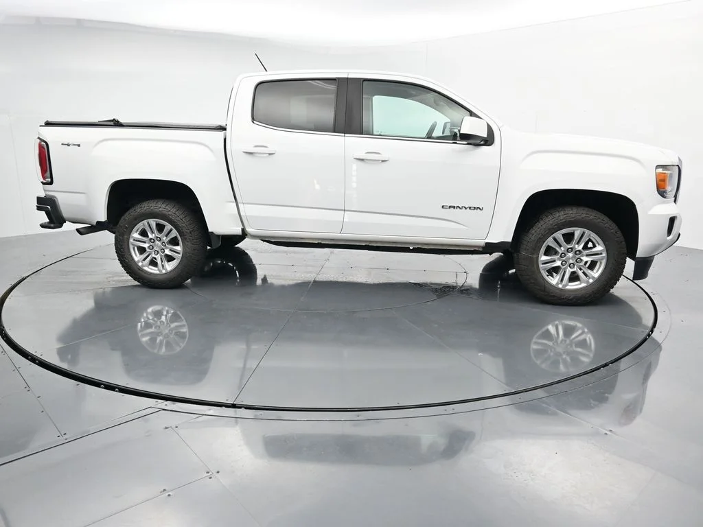 Used 2020 White GMC SLE1 image 9