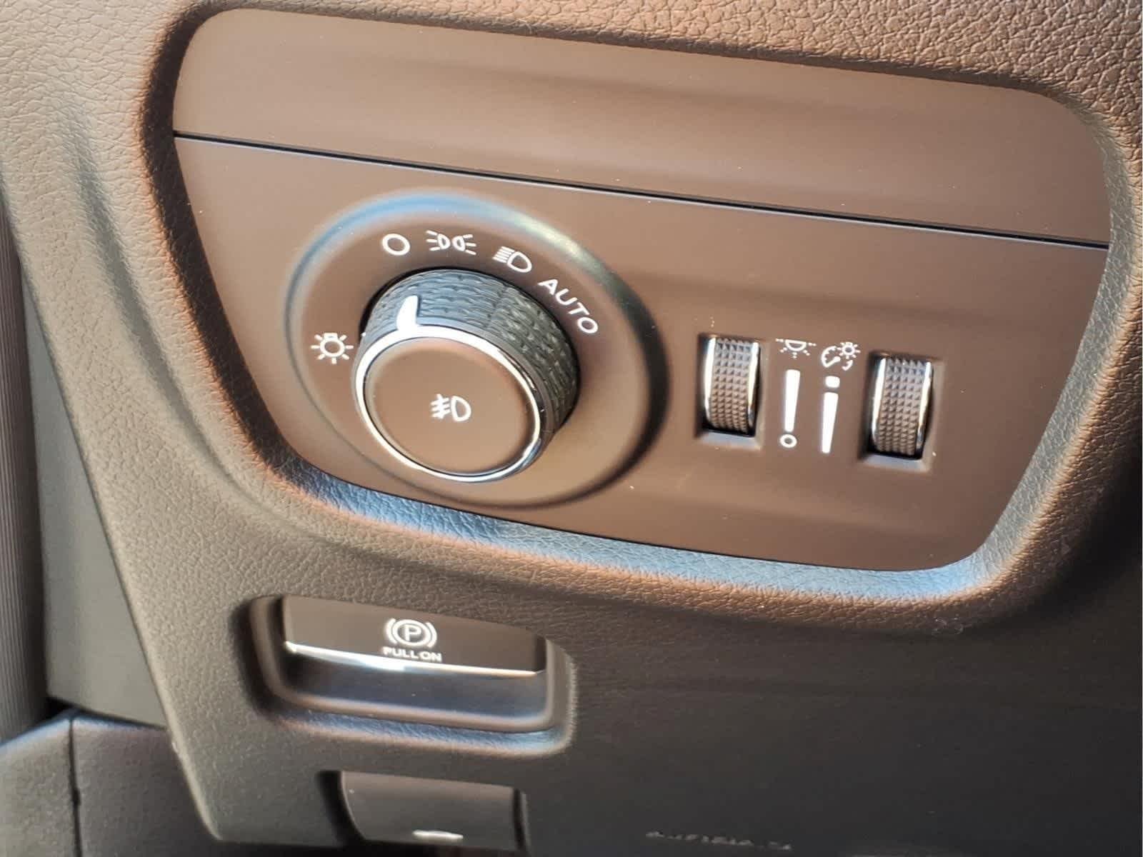 Used 2023 Diamond Black Crystal Pearlcoat Jeep Overland image 21