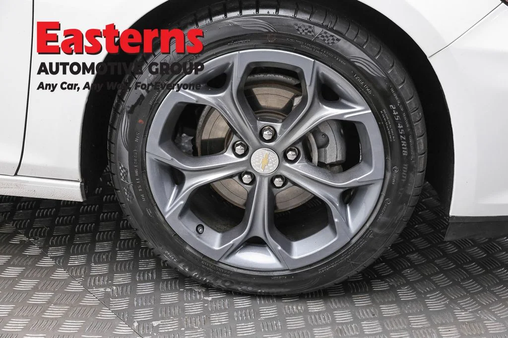 Used 2024 White Chevrolet LT image 31