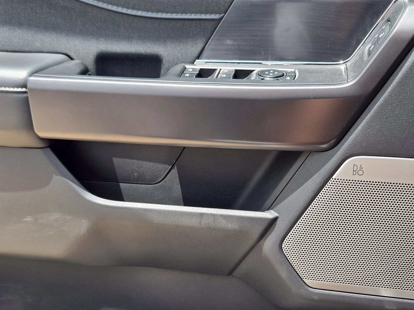 New 2026 Star White Metallic Tri-Coat Ford Lariat® image 15