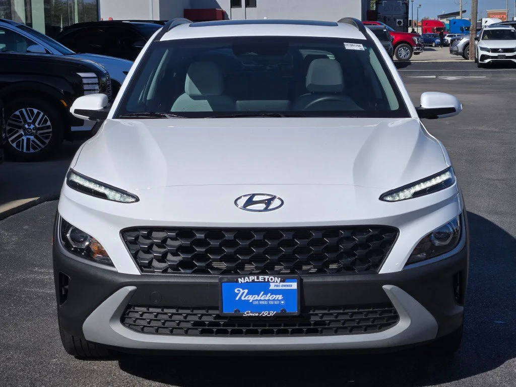 Used 2023 White Hyundai SEL image 2