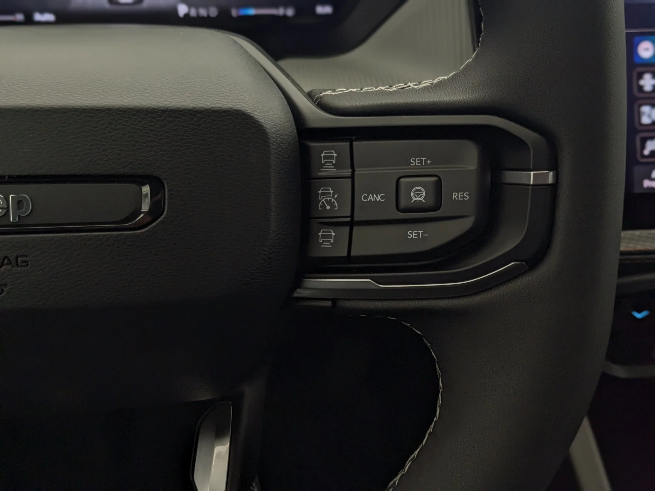 New 2026 Grey Jeep Limited - - Hybrid - Dual-Pane Pano Sunroof - Capri Leatherette - Power Liftgate & More! image 18