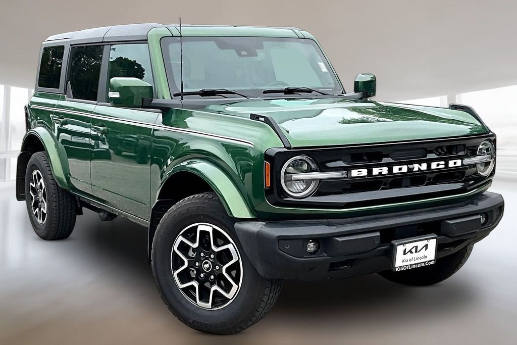Used 2025 Green Metallic Ford Outer Banks image 3