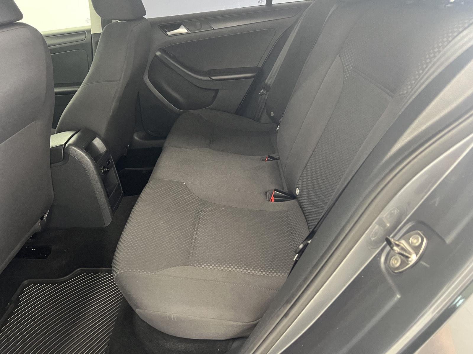 Used 2014 Platinum Gray Metallic Volkswagen S image 28