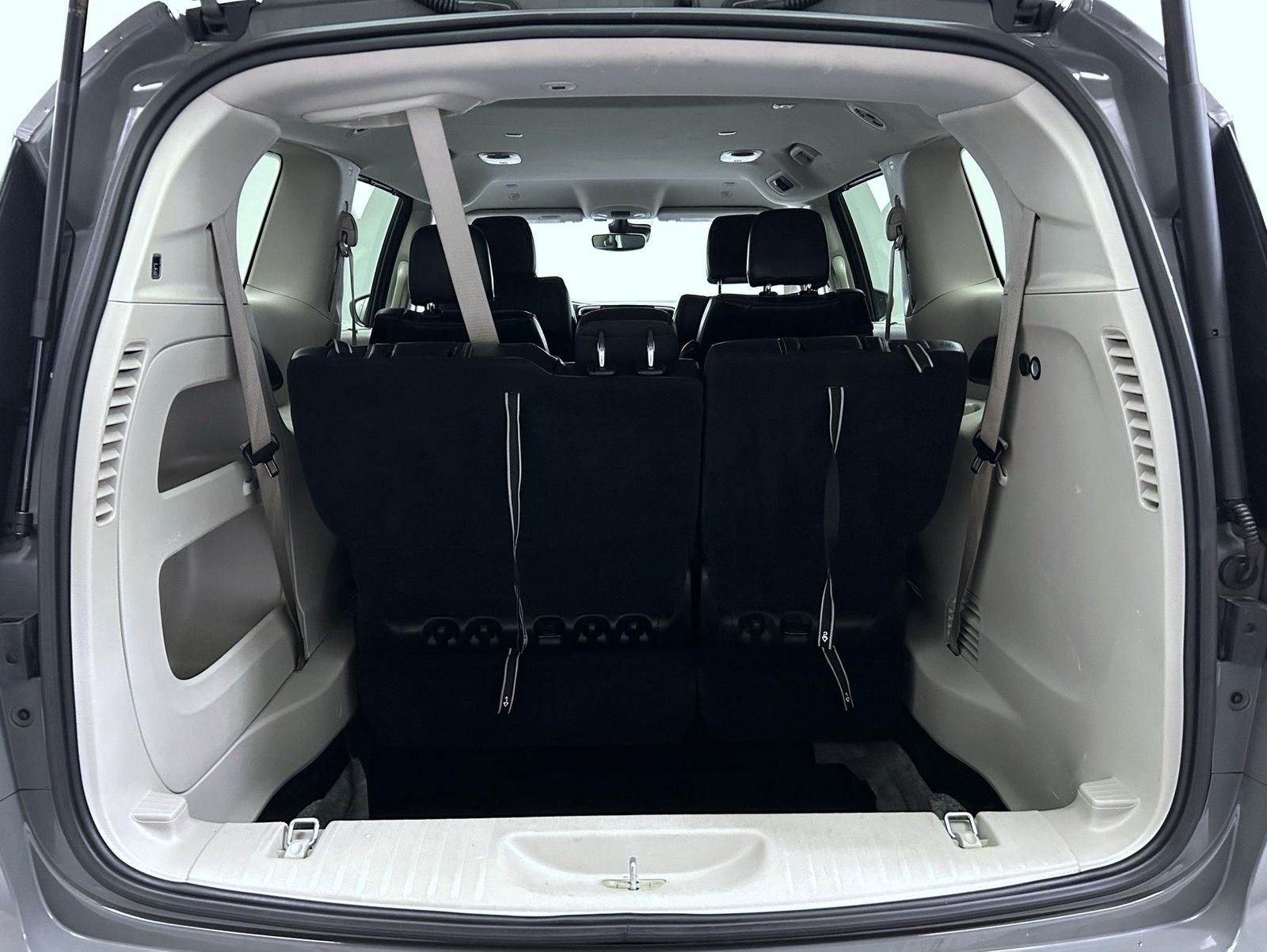 Used 2022 White Chrysler Touring L image 20