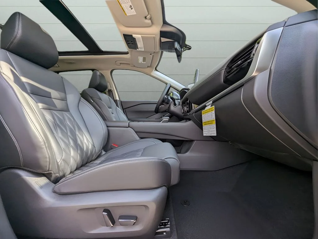 New 2026 Gray Nissan Platinum image 27