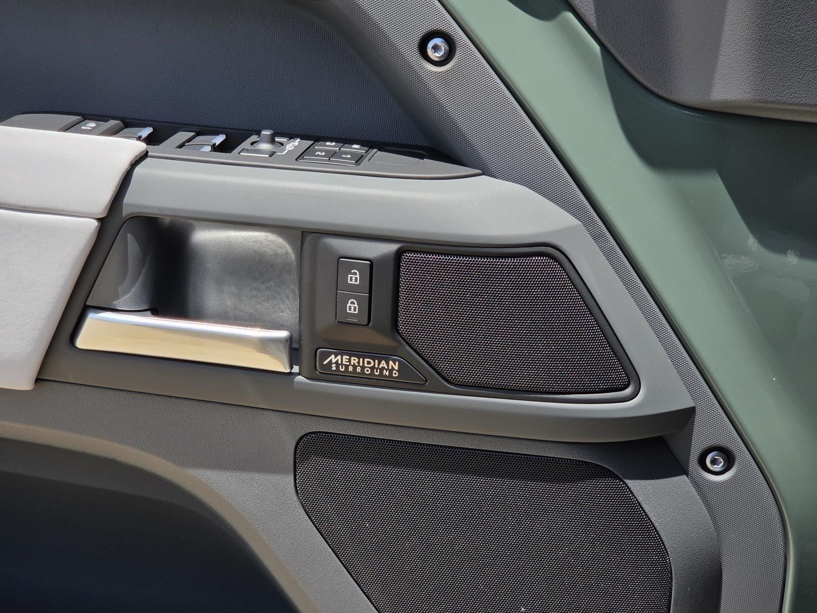 New 2026 Keswick Green LAND ROVER  image 32