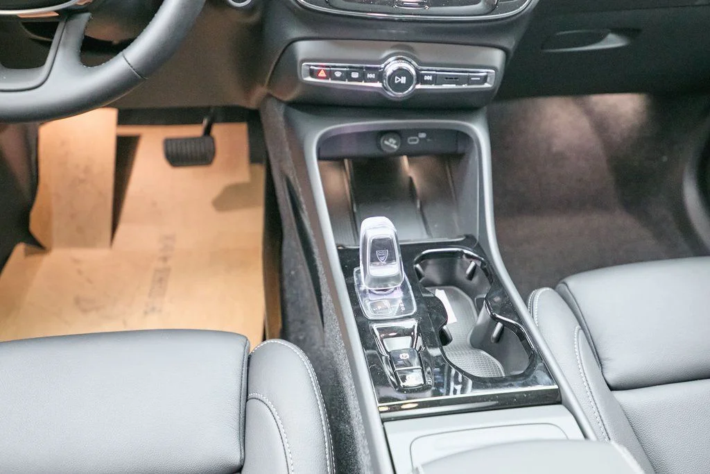 2026 Volvo XC40 Plus - Photo 24