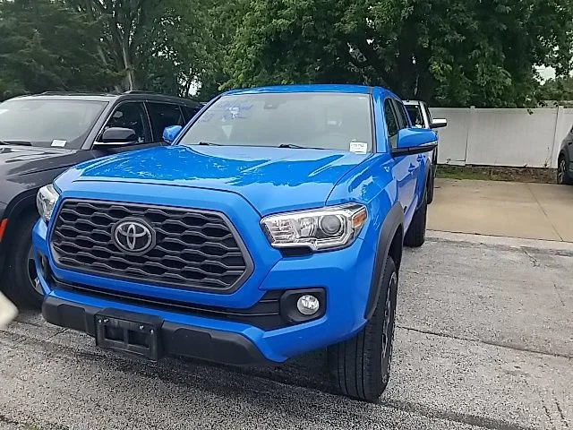 Used 2020 Blue Toyota SR5 image 8