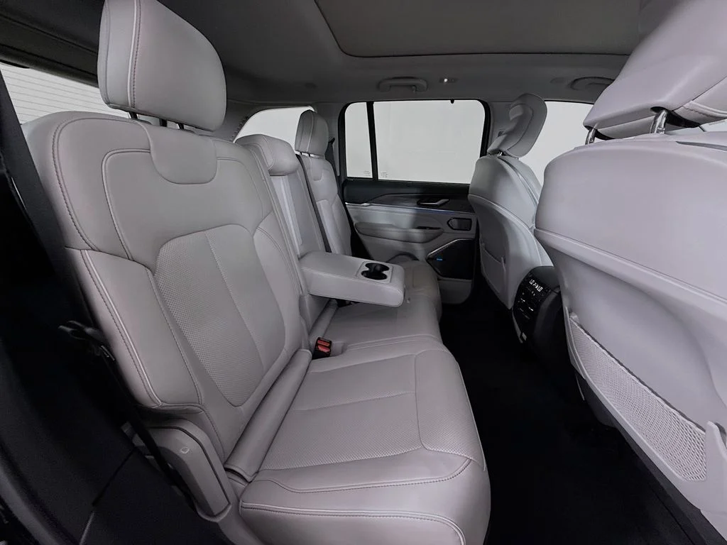 Used 2022 Brown Jeep Overland 4xe image 25