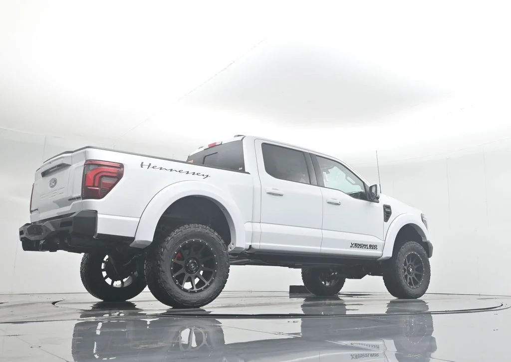 New 2025 Oxford White Ford Lariat image 51