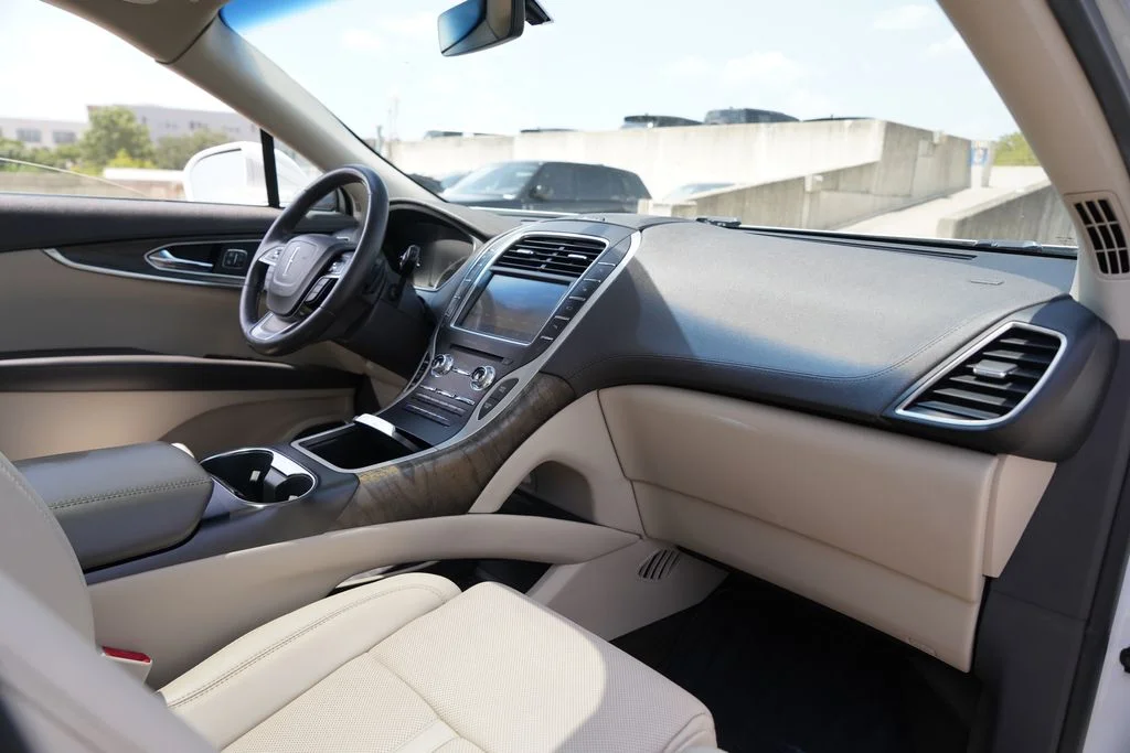 Used 2020 White Lincoln Reserve image 20