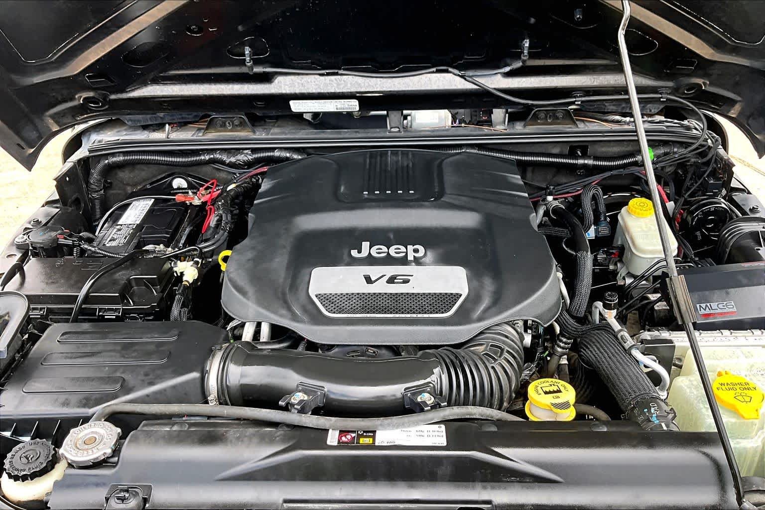 Used 2014 Black Clearcoat Jeep Sport image 31