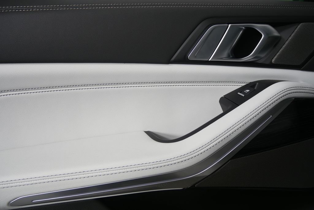 Used 2026 Alpine White BMW xDrive40i image 14