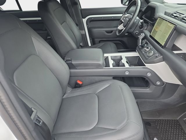 Certified Used 2025 White Land Rover X-Dynamic SE image 12