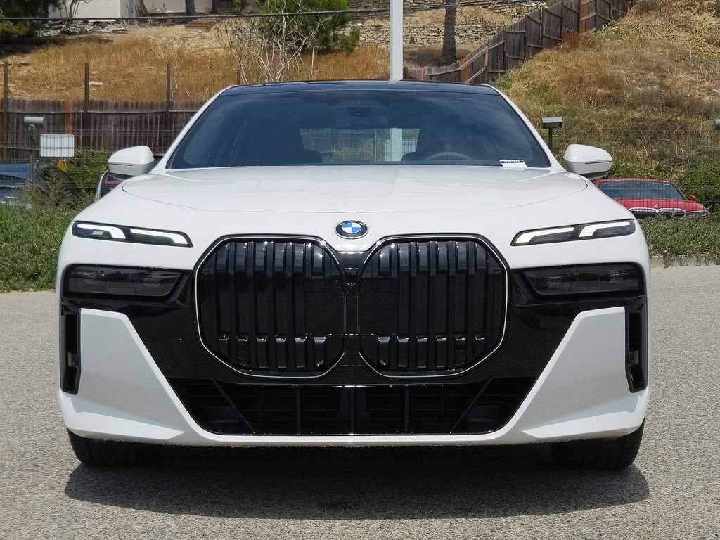 New 2026 Alpine White BMW 740i image 2