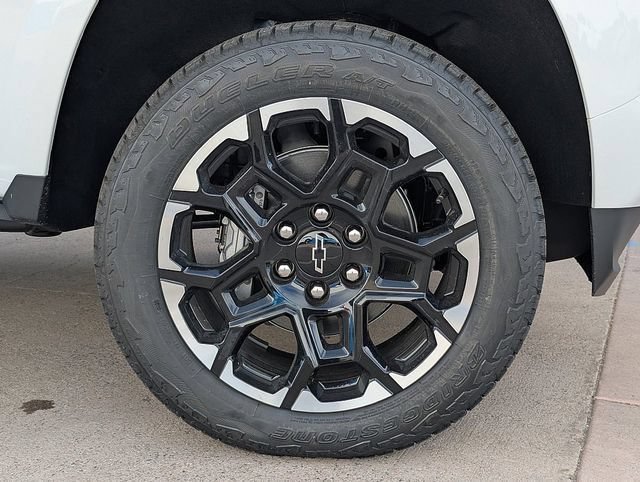 New 2026 Summit White Chevrolet Z71 image 6