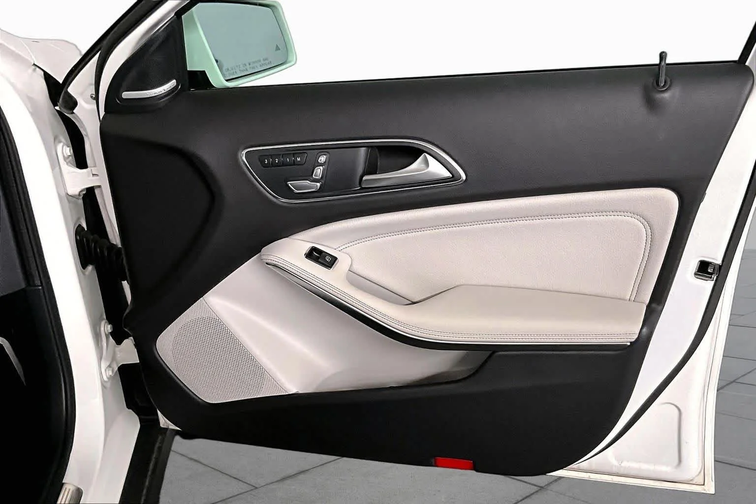Used 2018 Polar White Mercedes-Benz GLA 250 image 23
