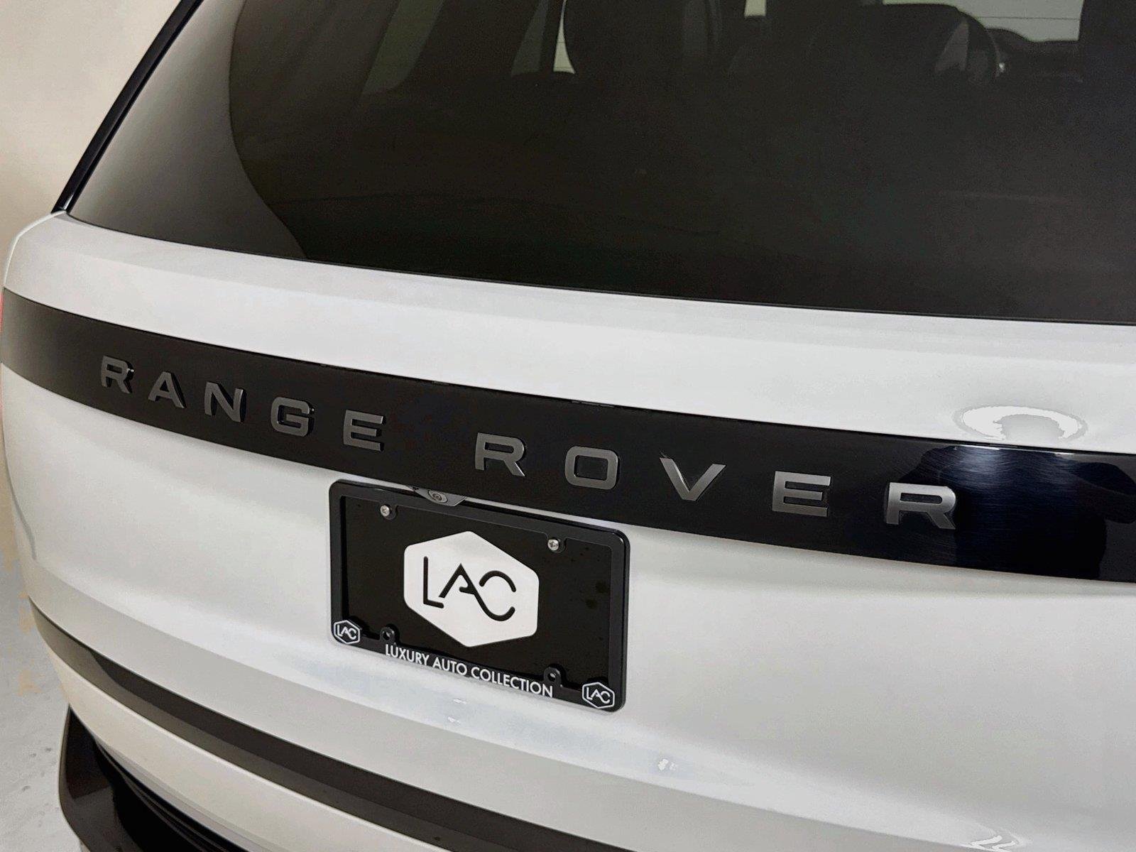 Used 2024 Fuji White Land Rover SE | Blackout Pkg | 360 Camera | Heated/Vented Seats image 38