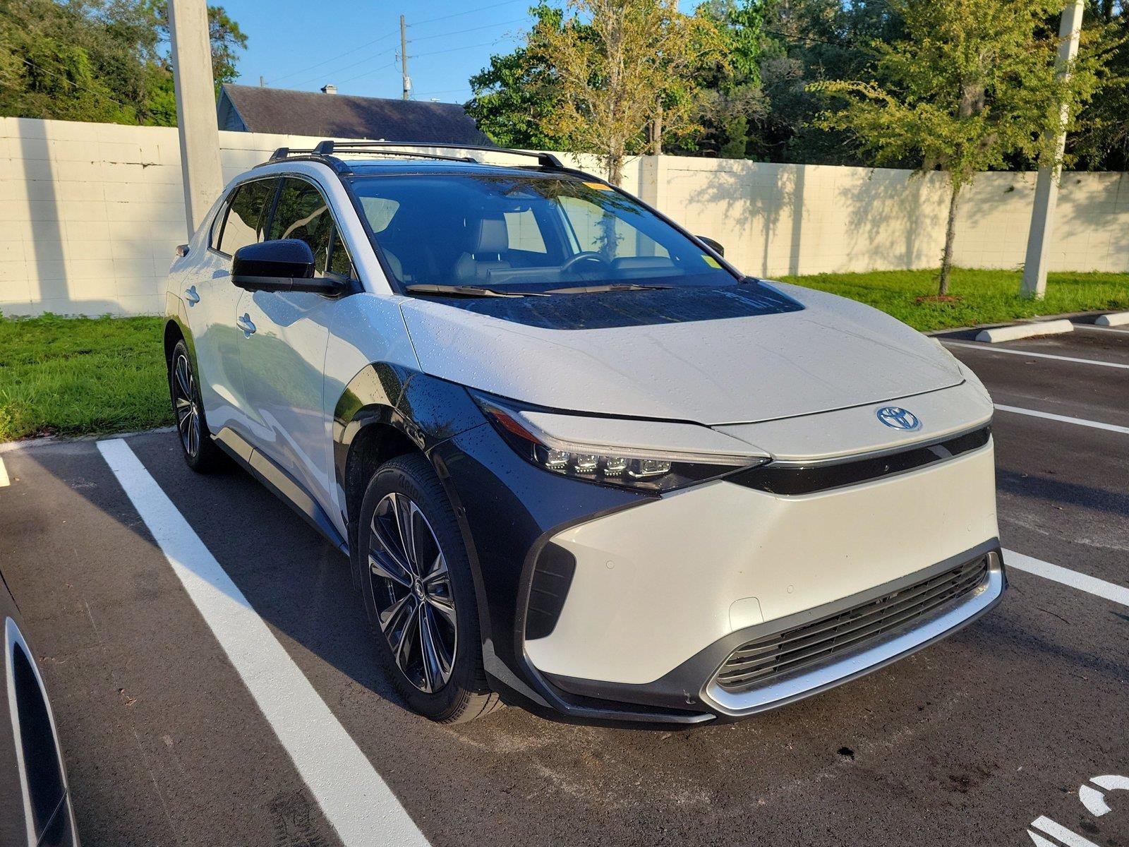 Used 2025 Wind Chill Pearl Toyota Limited image 4