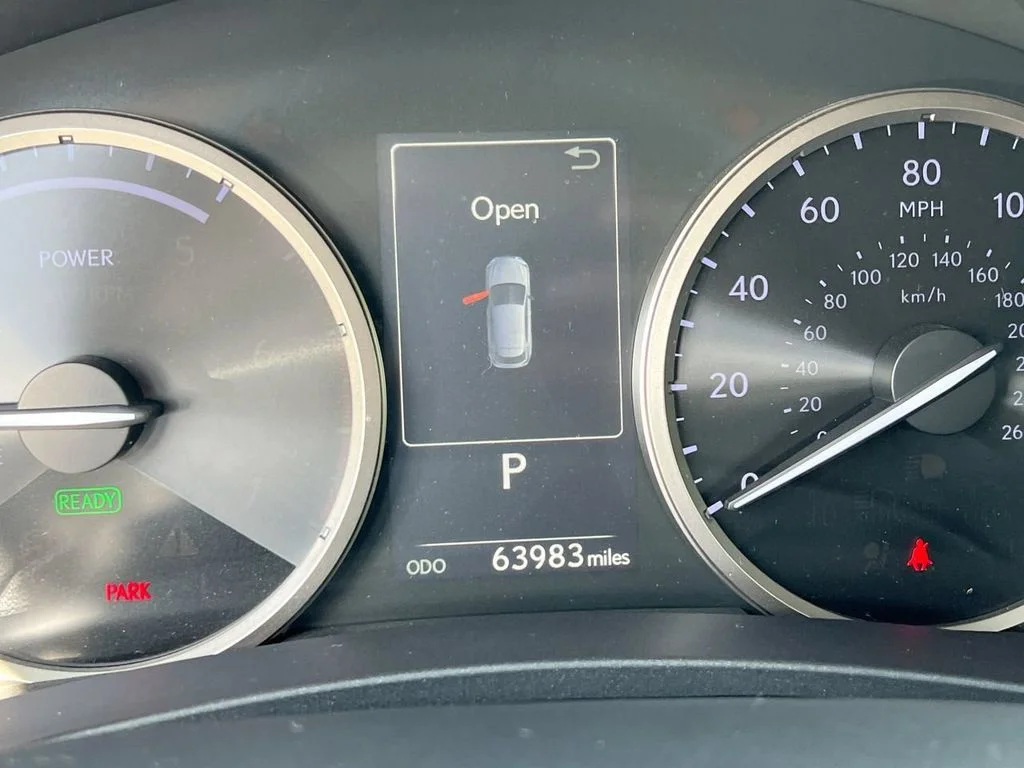 Used 2018 Eminent White Pearl Lexus 300h image 14