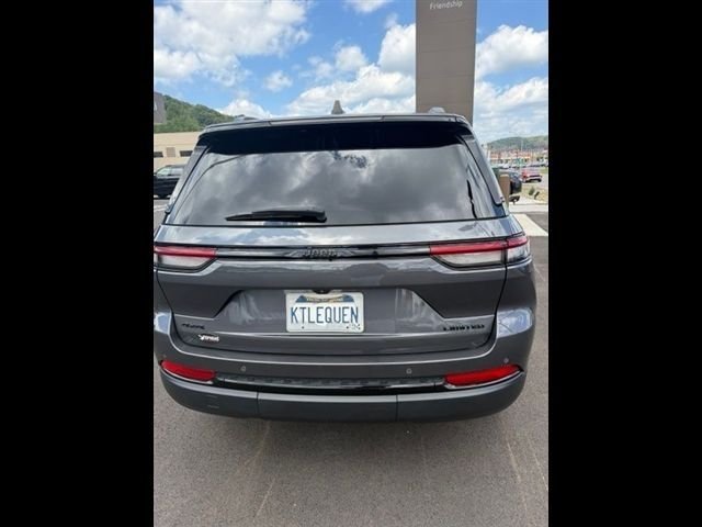 Used 2024 Gray Jeep Limited image 4