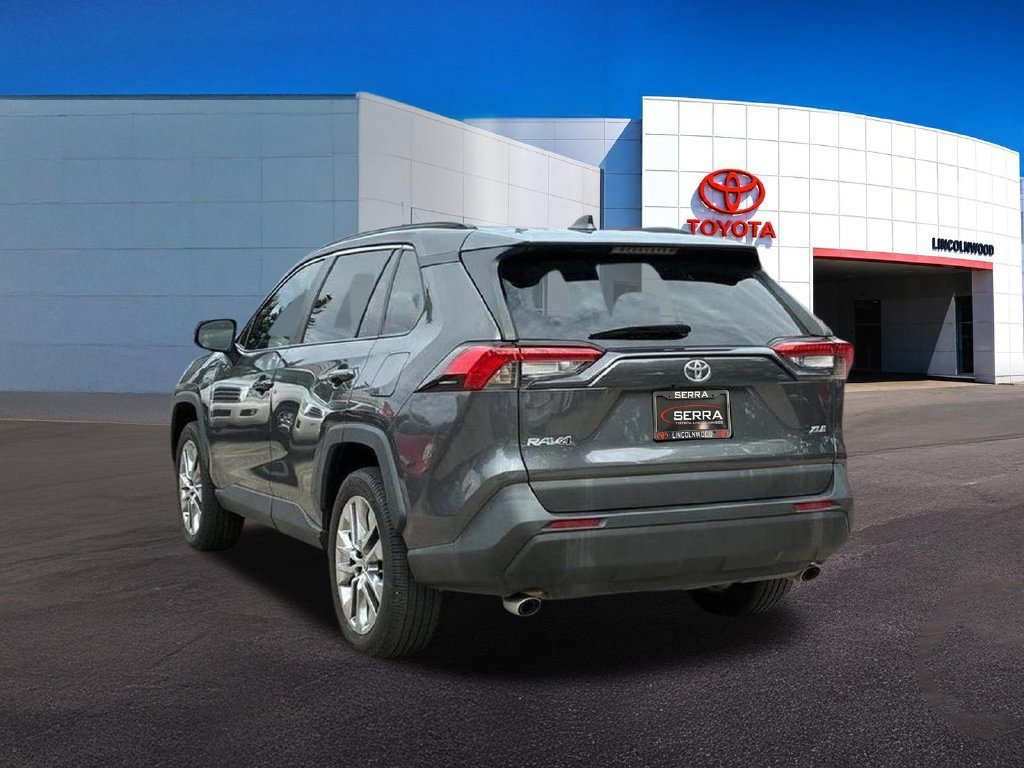 Used 2021 Gray Toyota XLE Premium image 13