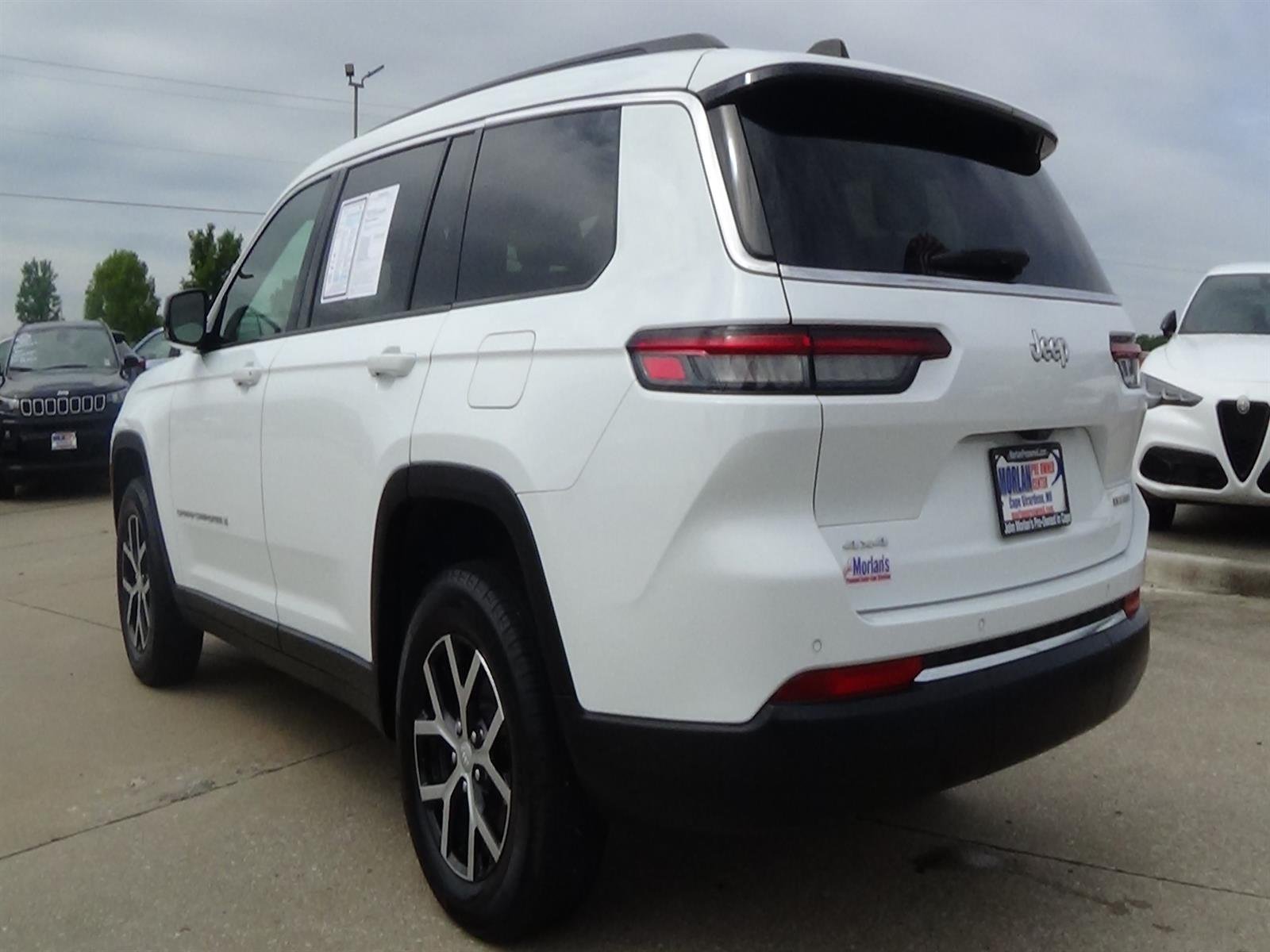Certified Used 2025 Bright White Clear Coat (pw7) Jeep Limited image 8