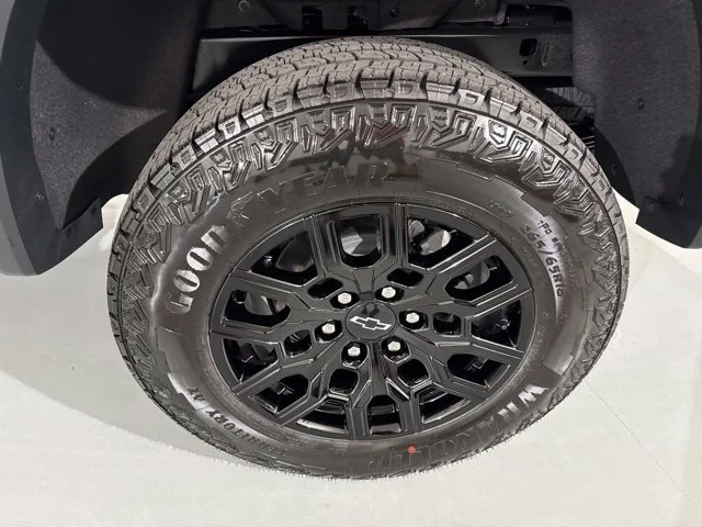 Used 2025 White Chevrolet Trail Boss image 7