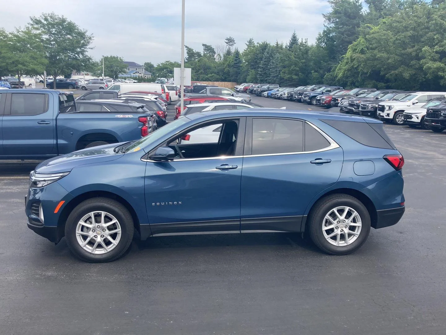 Used 2024 Lakeshore Blue Metallic Chevrolet LT image 4