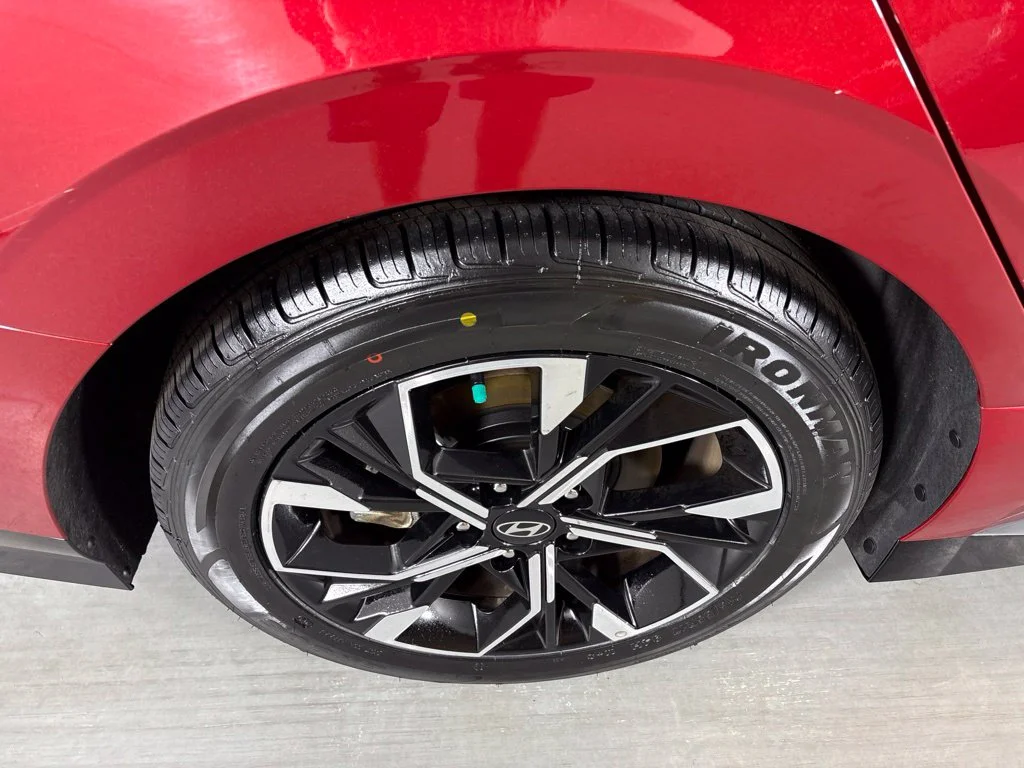 Used 2025 Red Hyundai SEL image 10