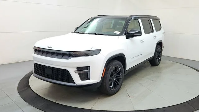 New 2026 Bright White Clear-Coat Exterior Paint Jeep Summit Reserve image 3