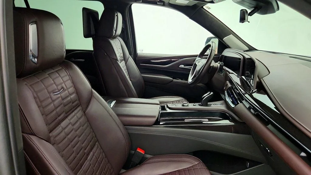 Used 2023 Argent Silver Metallic Cadillac 4WD 4dr Premium Luxury Platinum w/ Radiant Pkg & Super Cruise image 26