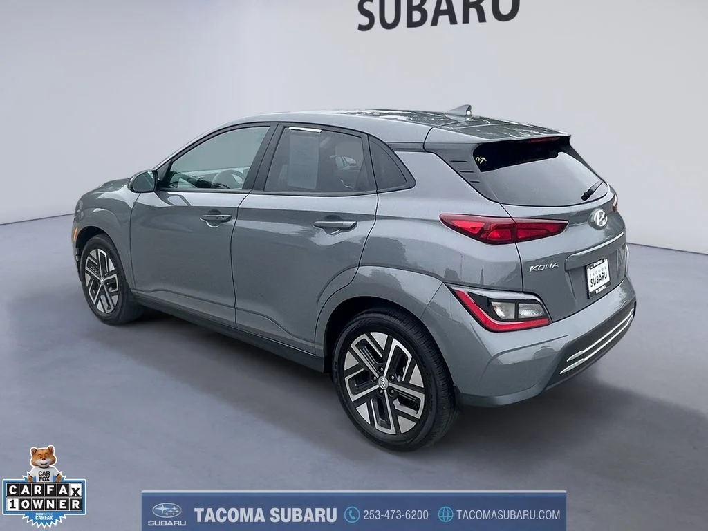 Used 2023 Gray Hyundai SE image 3