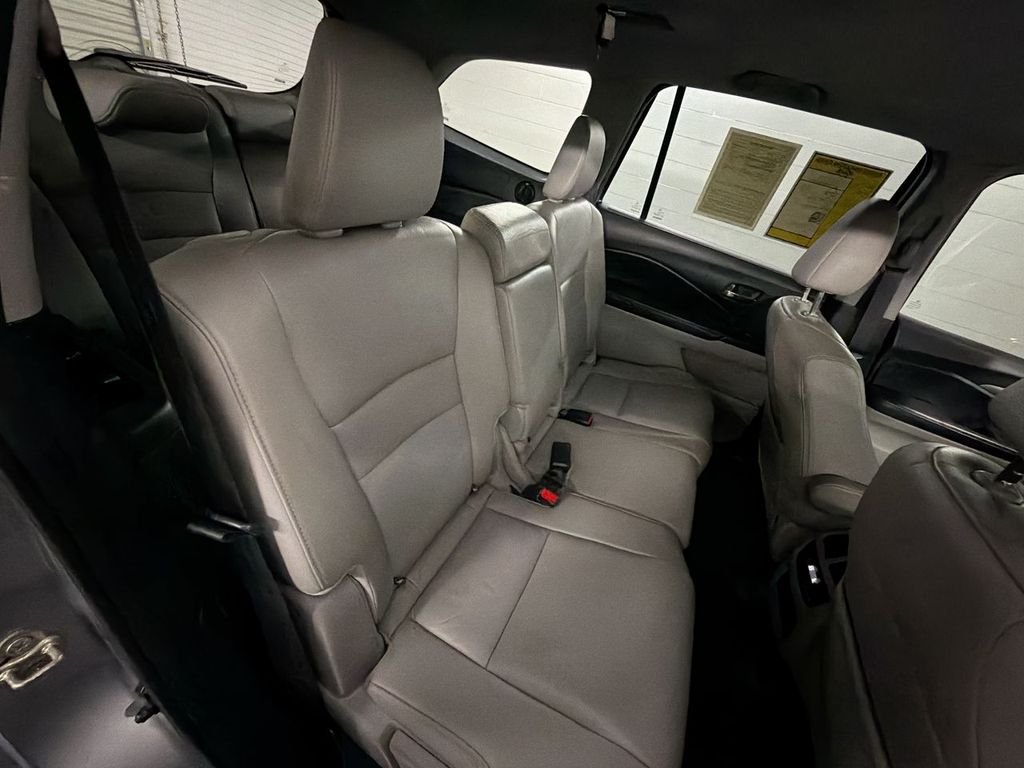 Used 2017 Lunar Silver Metallic Honda EX-L image 26