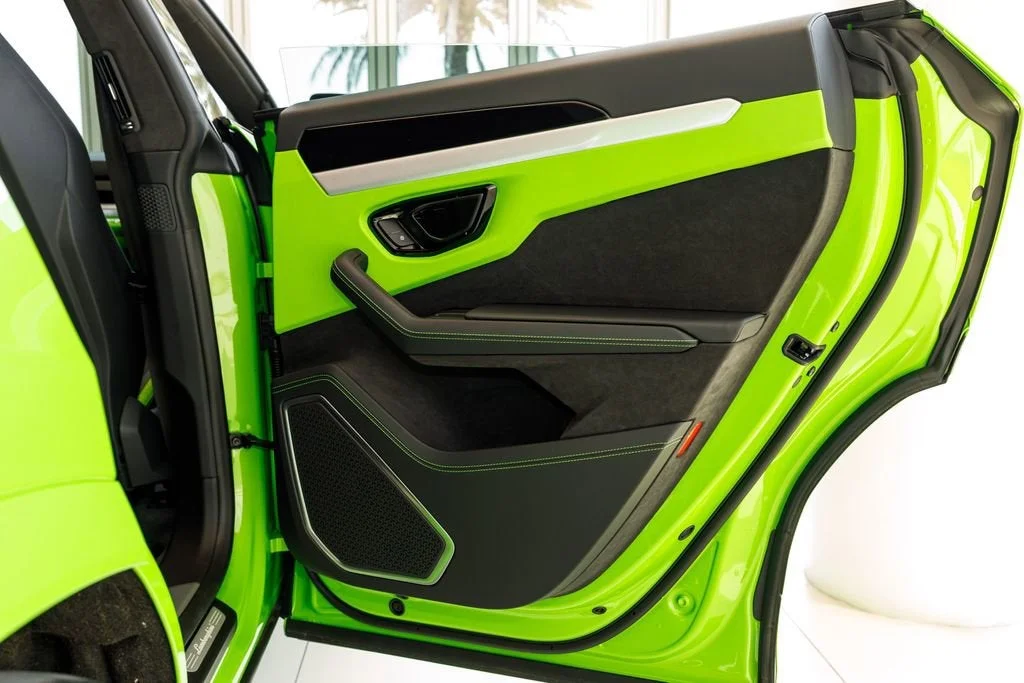 Used 2025 Green Lamborghini SE image 34