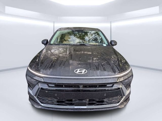 Used 2025 Black Hyundai Limited image 8