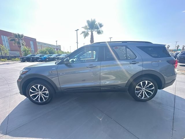 Certified Used 2025 Carbonized Gray Metallic Ford ST-Line image 4
