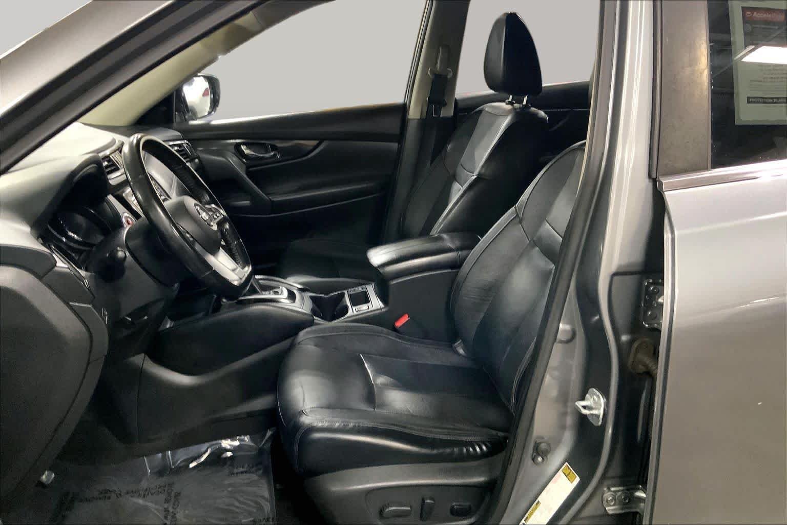 Used 2017 Gun Metallic Nissan SL image 8