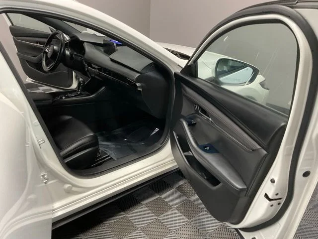 Used 2019 White Mazda Base image 23