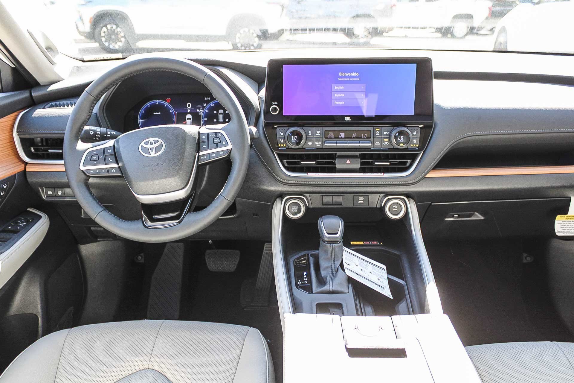 New 2026 Wind Chill Pearl <sup>1</sup> Toyota  Limited image 15